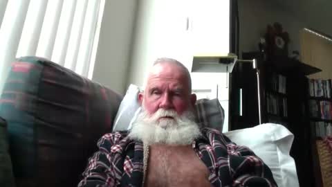 Snapshot of beardbushy chatting on May 3, 3:40 pm beardbushy online show from May 3, 3:40 pm