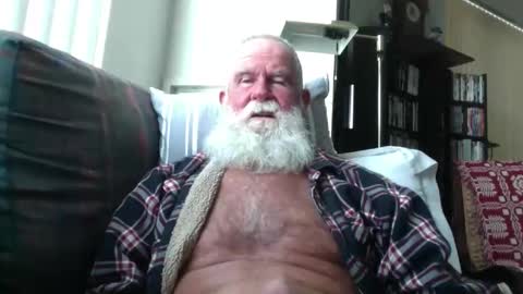 Snapshot of beardbushy chatting on May 17, 3:41 pm beardbushy online show from May 17, 3:41 pm