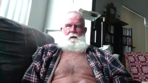 Snapshot of beardbushy chatting on May 24, 3:39 pm beardbushy online show from May 24, 3:39 pm