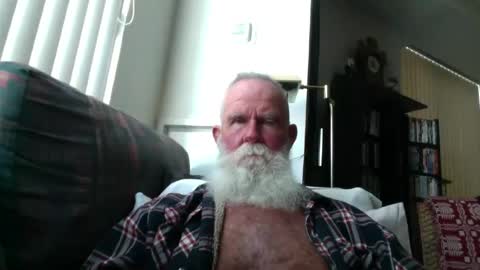 Snapshot of beardbushy chatting on June 17, 2:40 pm beardbushy online show from June 17, 2:40 pm