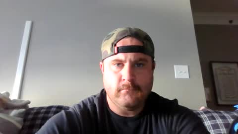Snapshot of bearded4urpleasure chatting on October 17, 8:44 pm bearded4urpleasure online show from October 17, 8:44 pm