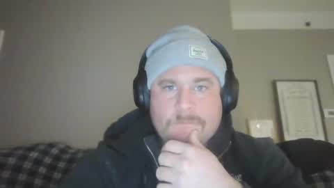 Snapshot of bearded4urpleasure chatting on February 9, 10:58 pm bearded4urpleasure online show from February 9, 10:58 pm