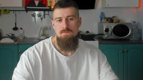 Snapshot of bearded_legend chatting on December 8, 7:32 pm Zeus online show from December 8, 7:32 pm