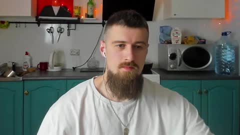 Snapshot of bearded_legend chatting on December 11, 9:34 pm Zeus online show from December 11, 9:34 pm