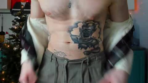 Snapshot of bearded_legend chatting on December 22, 7:31 pm Zeus online show from December 22, 7:31 pm