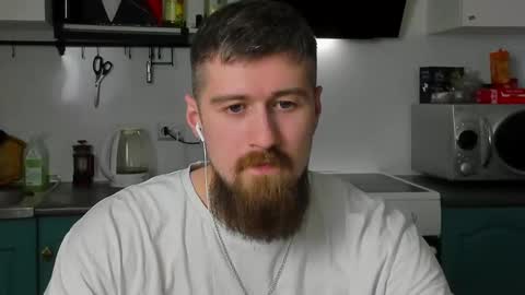 Snapshot of bearded_legend chatting on February 24, 10:14 pm Zeus online show from February 24, 10:14 pm