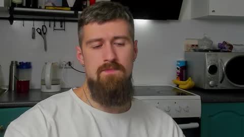 Snapshot of bearded_legend chatting on October 2, 10:17 pm Zeus online show from October 2, 10:17 pm