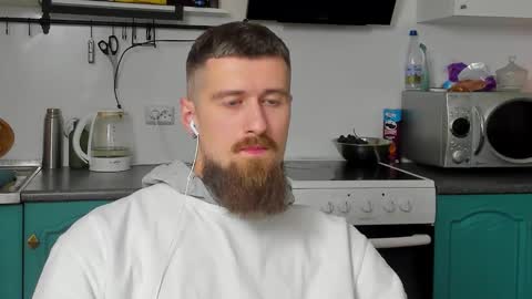 Snapshot of bearded_legend chatting on October 10, 9:25 pm Zeus online show from October 10, 9:25 pm