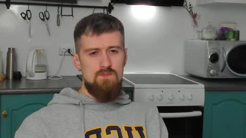 Snapshot of bearded_legend chatting on May 14, 11:55 pm Zeus online show from May 14, 11:55 pm