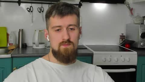 Snapshot of bearded_legend chatting on May 15, 8:05 pm Zeus online show from May 15, 8:05 pm
