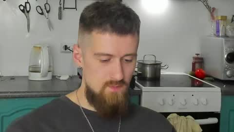 Snapshot of bearded_legend chatting on May 27, 11:24 pm Zeus online show from May 27, 11:24 pm