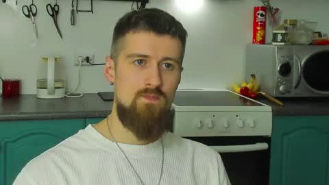 Snapshot of bearded_legend chatting on June 4, 10:05 pm Zeus online show from June 4, 10:05 pm