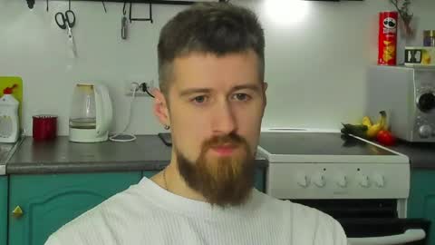 Snapshot of bearded_legend chatting on June 6, 1:32 am Zeus online show from June 6, 1:32 am