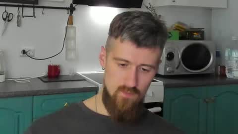Snapshot of bearded_legend chatting on June 24, 12:42 am Zeus online show from June 24, 12:42 am