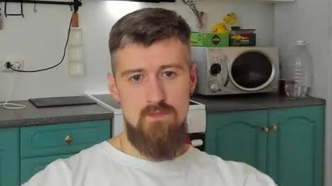 Snapshot of bearded_legend chatting on June 25, 4:01 am Zeus online show from June 25, 4:01 am