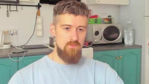 Snapshot of bearded_legend chatting on June 27, 1:43 am Zeus online show from June 27, 1:43 am