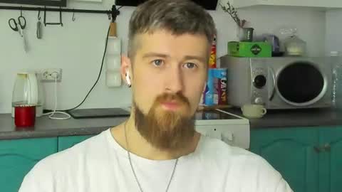 Snapshot of bearded_legend chatting on June 29, 3:01 pm Zeus online show from June 29, 3:01 pm