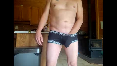 Snapshot of bearded_woodsman chatting on June 10, 12:22 am bearded_woodsman online show from June 10, 12:22 am