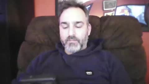 Snapshot of beardedambition chatting on February 23, 12:51 am beardedambition online show from February 23, 12:51 am