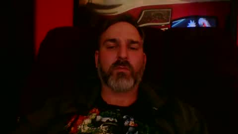 Snapshot of beardedambition chatting on September 28, 3:12 am beardedambition online show from September 28, 3:12 am