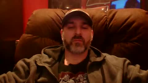 Snapshot of beardedambition chatting on April 19, 2:22 am beardedambition online show from April 19, 2:22 am
