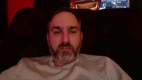 Snapshot of beardedambition chatting on April 21, 12:56 am beardedambition online show from April 21, 12:56 am