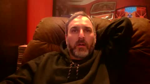 Snapshot of beardedambition chatting on April 25, 12:02 am beardedambition online show from April 25, 12:02 am