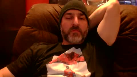 Snapshot of beardedambition chatting on April 25, 11:24 pm beardedambition online show from April 25, 11:24 pm