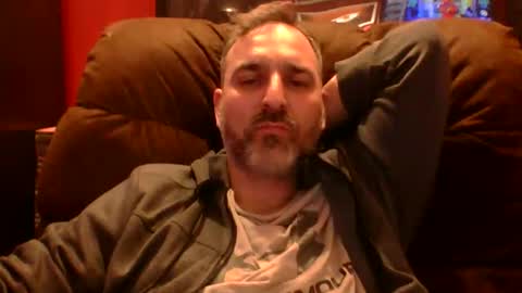 Snapshot of beardedambition chatting on May 5, 11:24 pm beardedambition online show from May 5, 11:24 pm