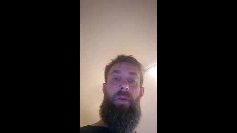 Snapshot of beardedtattedguy chatting on November 10, 3:33 pm beardedtattedguy online show from November 10, 3:33 pm