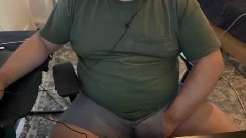 Snapshot of beardudeguy chatting on June 19, 10:52 am beardudeguy online show from June 19, 10:52 am
