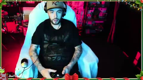 Snapshot of beastbxy chatting on December 19, 8:23 am beast bxy online show from December 19, 8:23 am