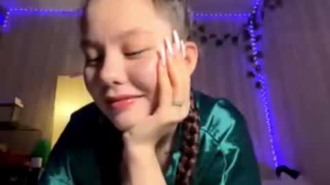 Snapshot of beataschielke chatting on February 22, 12:04 pm Bella online show from February 22, 12:04 pm