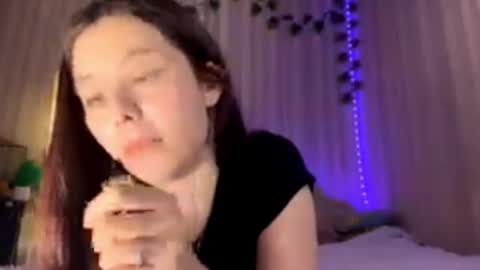 Snapshot of beataschielke chatting on March 3, 12:00 pm Bella online show from March 3, 12:00 pm