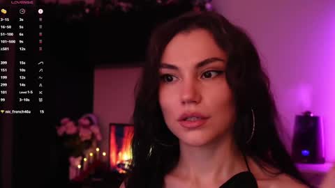 Snapshot of beatricefawne chatting on February 11, 10:07 pm Bzzz Bea online show from February 11, 10:07 pm