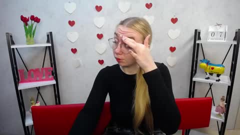 BeatriceFlyy online show from December 7, 6:10 am