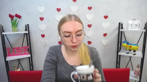 BeatriceFlyy online show from December 18, 9:14 am