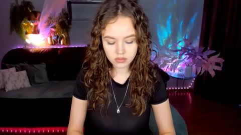 Snapshot of beatricewild chatting on May 5, 10:23 am BeatriceWild online show from May 5, 10:23 am