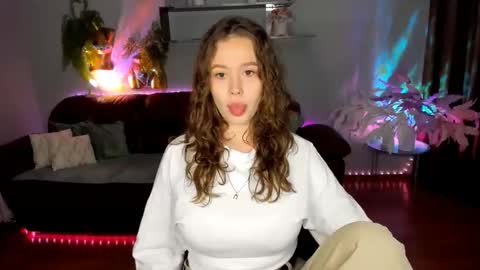 Snapshot of beatricewild chatting on May 6, 10:20 am BeatriceWild online show from May 6, 10:20 am