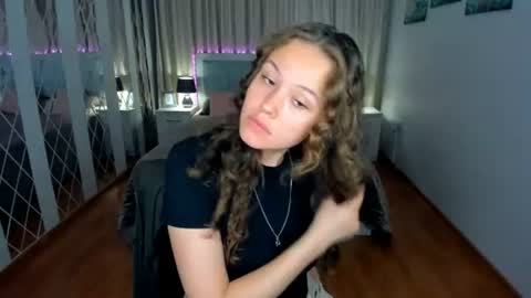 Snapshot of beatricewild chatting on July 19, 9:35 am BeatriceWild online show from July 19, 9:35 am