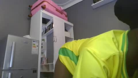Snapshot of beautie699392 chatting on May 18, 8:25 pm Lil stunner online show from May 18, 8:25 pm