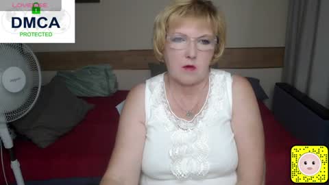 Snapshot of beautiful_lina7 chatting on June 15, 5:15 pm your Lana online show from June 15, 5:15 pm