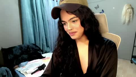 Snapshot of beautiful_messxox chatting on July 6, 9:17 pm mess online show from July 6, 9:17 pm