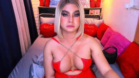 Snapshot of beautifulstrangerts chatting on December 11, 3:37 pm Queen Alexa online show from December 11, 3:37 pm