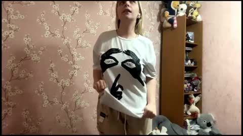 Mia online show from April 23, 3:36 pm