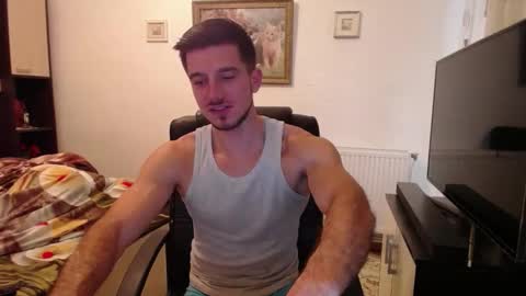 Snapshot of beauty_hard_beast chatting on October 5, 10:35 am Mia and Jake online show from October 5, 10:35 am