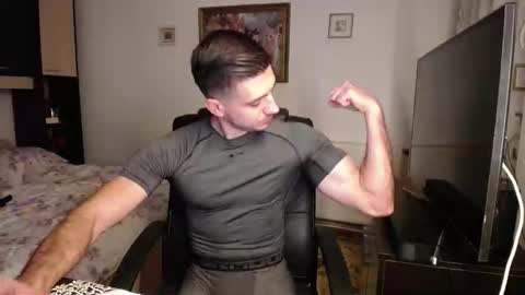 Snapshot of beauty_hard_beast chatting on November 13, 2:49 pm Mia and Jake online show from November 13, 2:49 pm