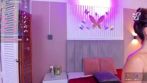 Snapshot of beauty_milf4 chatting on January 16, 2:41 am Chantall online show from January 16, 2:41 am