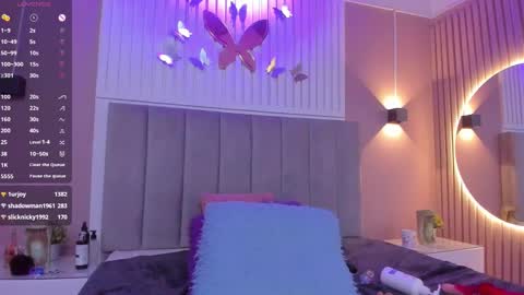 Snapshot of beauty_milf4 chatting on March 2, 10:38 pm Chantall online show from March 2, 10:38 pm