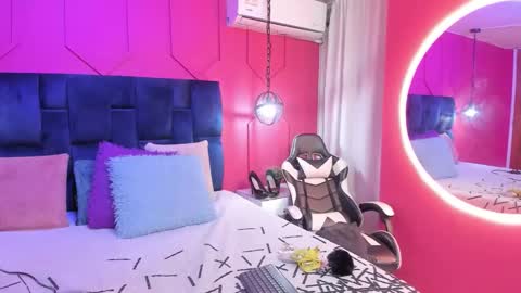 Snapshot of beauty_milf4 chatting on September 14, 11:31 am Chantall online show from September 14, 11:31 am